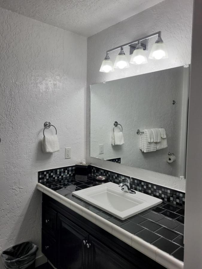 Rocket Motel Кастер Екстер'єр фото